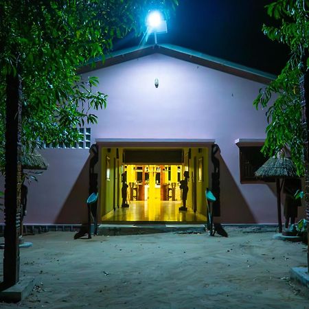 Eden De La Tsiribihina Hotel Miandrivazo Buitenkant foto
