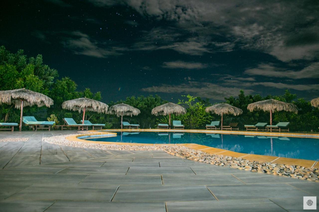 Eden De La Tsiribihina Hotel Miandrivazo Buitenkant foto