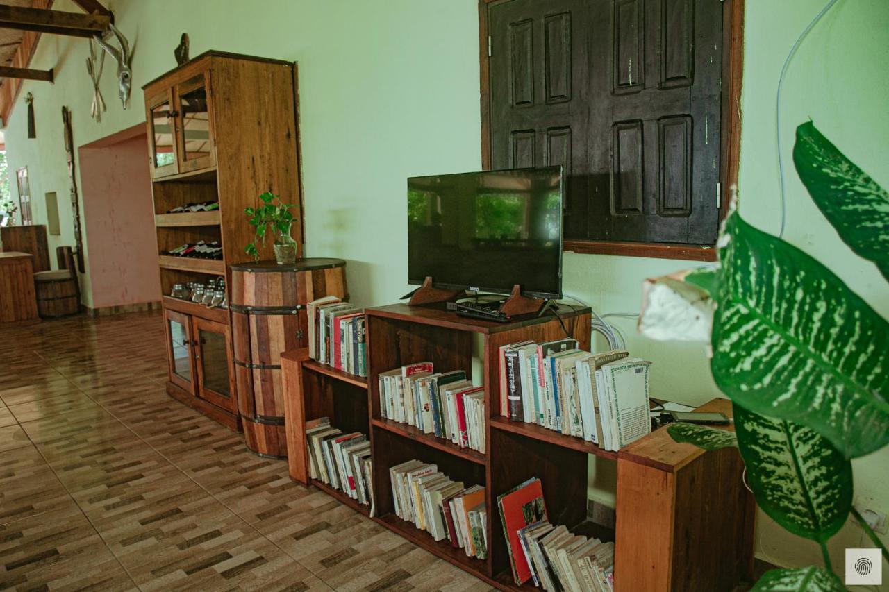 Eden De La Tsiribihina Hotel Miandrivazo Buitenkant foto