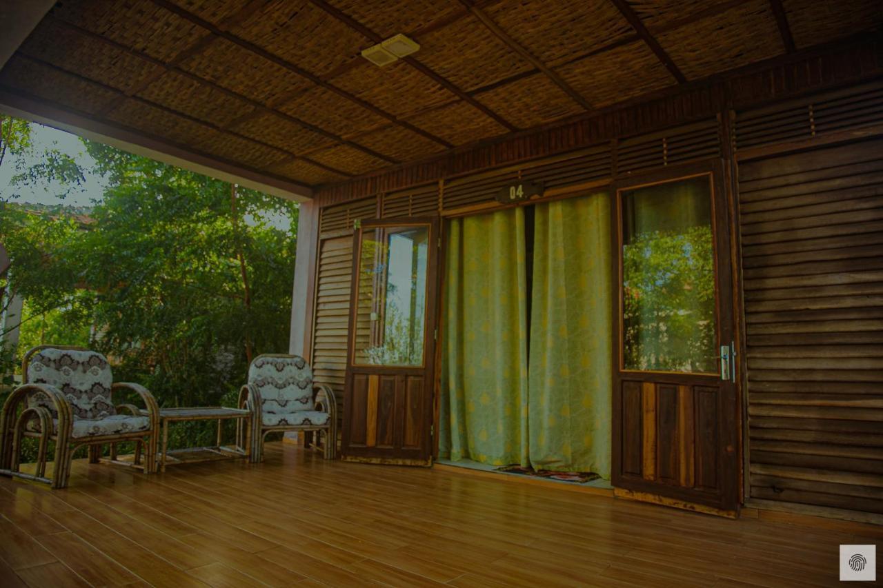 Eden De La Tsiribihina Hotel Miandrivazo Buitenkant foto