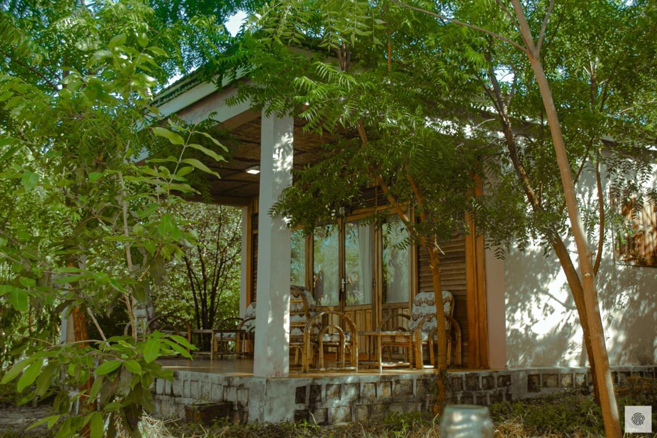 Eden De La Tsiribihina Hotel Miandrivazo Buitenkant foto