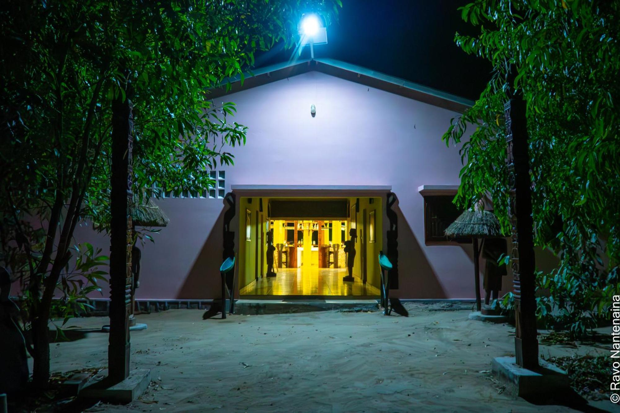 Eden De La Tsiribihina Hotel Miandrivazo Buitenkant foto