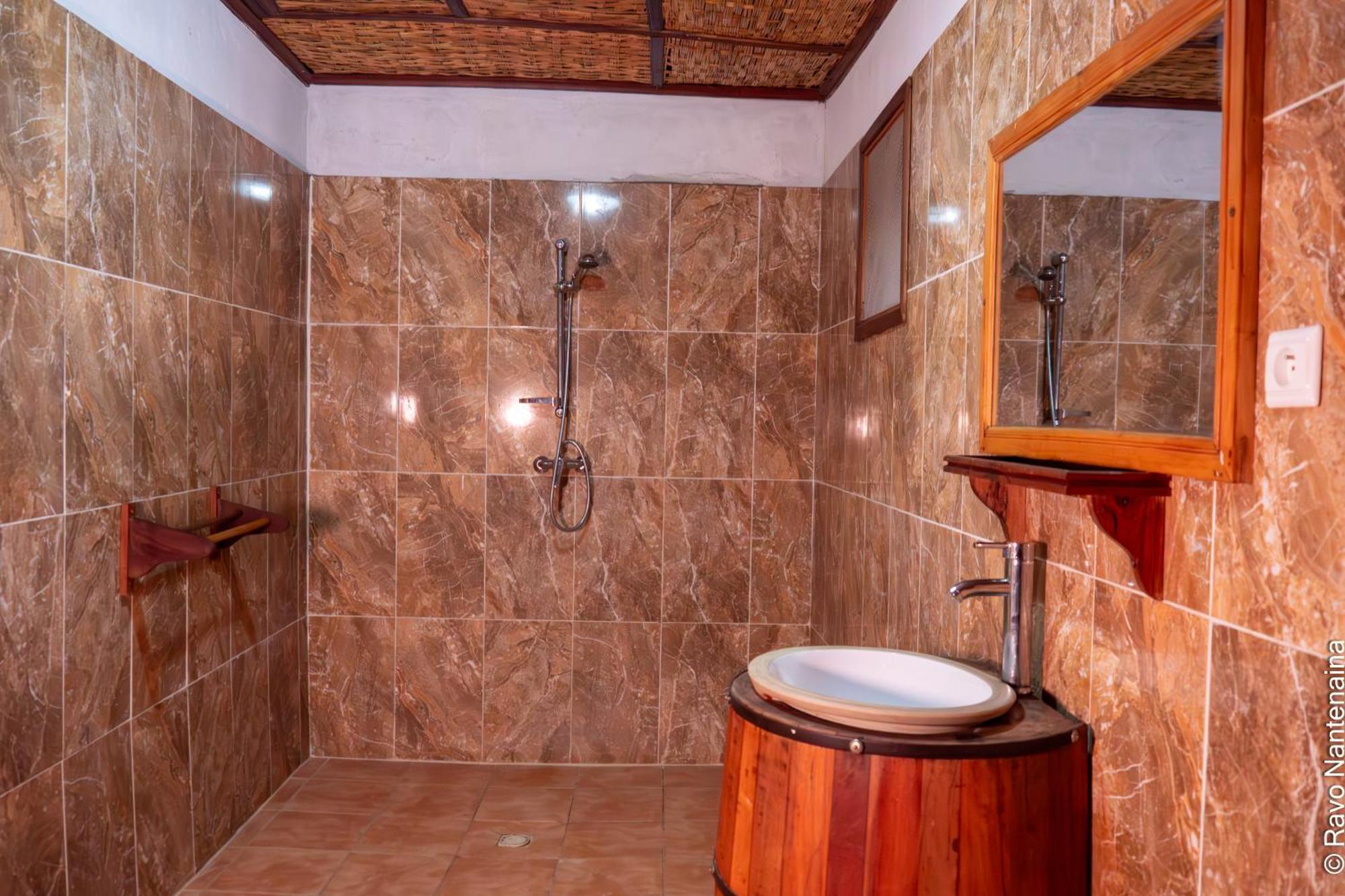 Eden De La Tsiribihina Hotel Miandrivazo Buitenkant foto